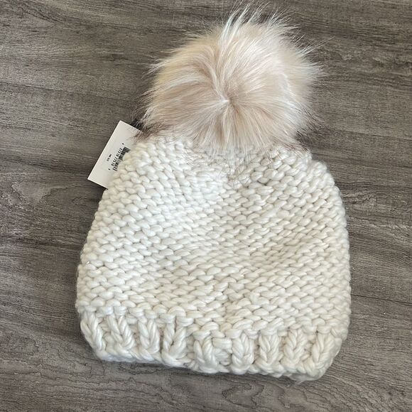 Echo Chunky Knit Beanie - Picture 2 of 3